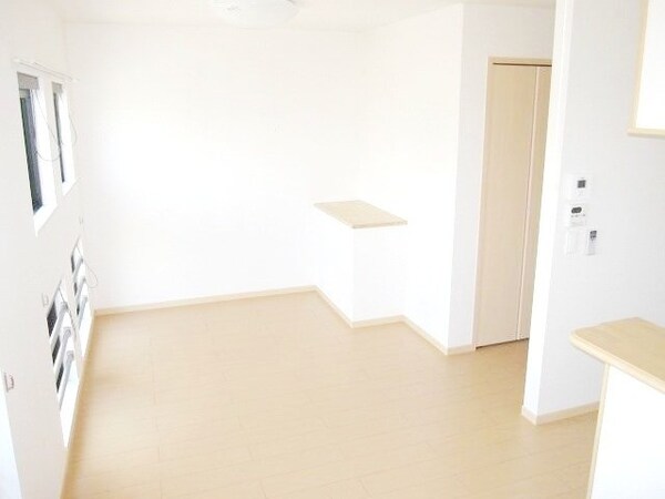 その他室内・内装(★南東向きの明るいリビングです★)