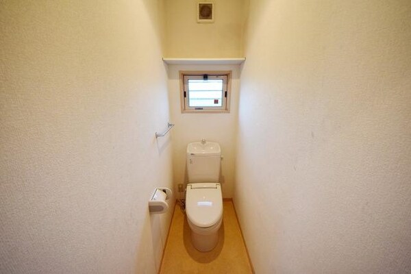 トイレ(★窓付きのトイレスペース★)