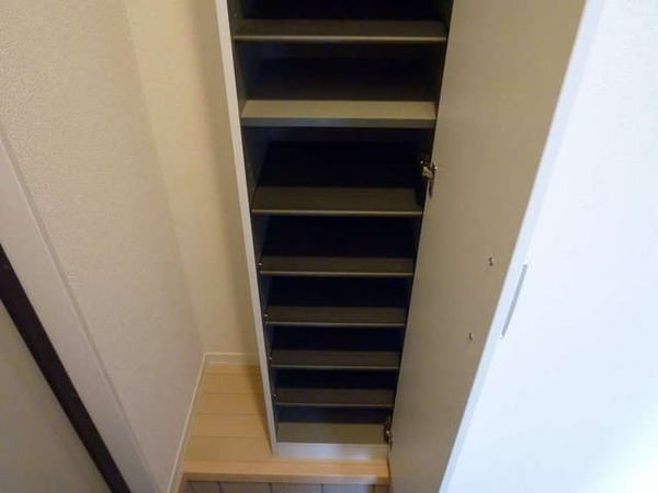 玄関(★天井まであるシューズＢＯＸ★)