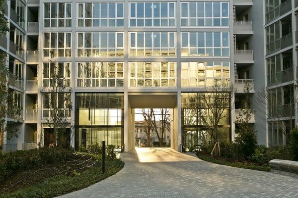 その他(★大きなガラス貼りがお洒落な大型マンションです★)