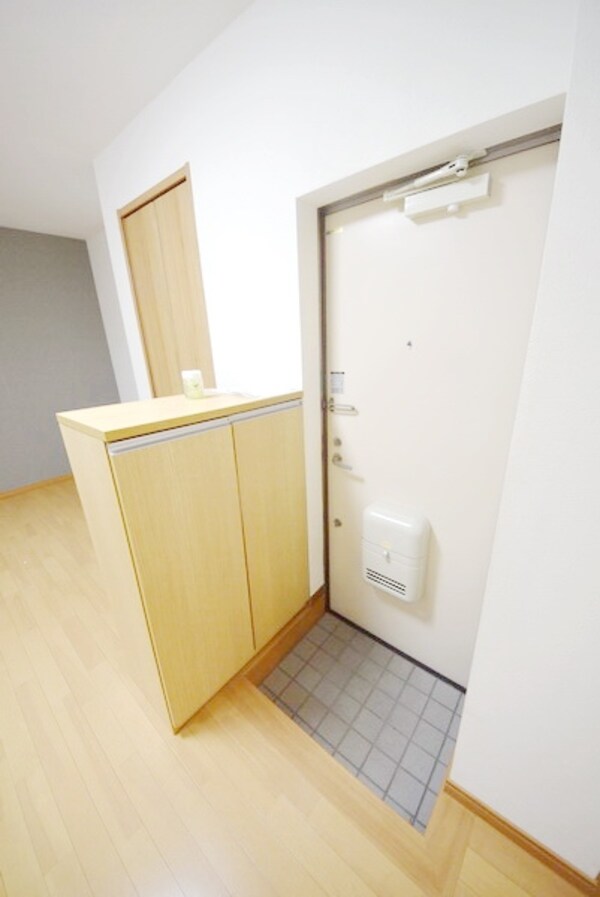 玄関(★下駄箱付きの玄関です★)