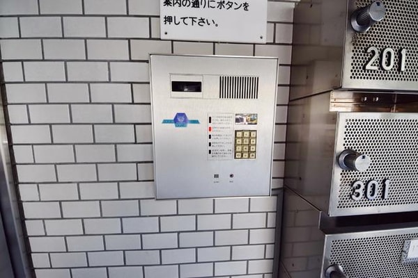 ロビー(★入口のインターフォン★)