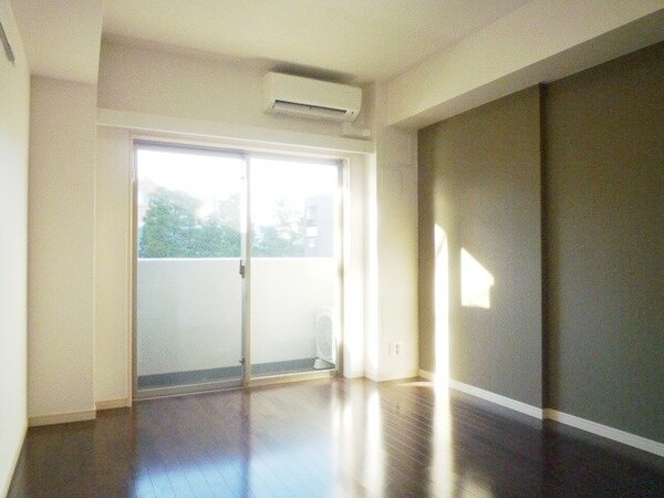 リビング・居室(※別部屋の参考写真です)