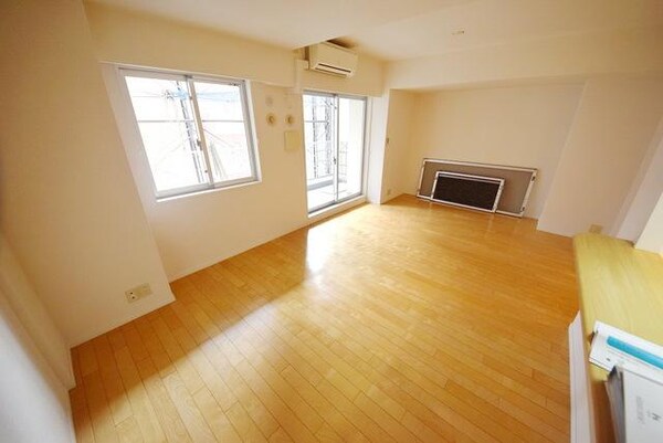 リビング・居室(★窓に面している部分が多く明るいですね★)