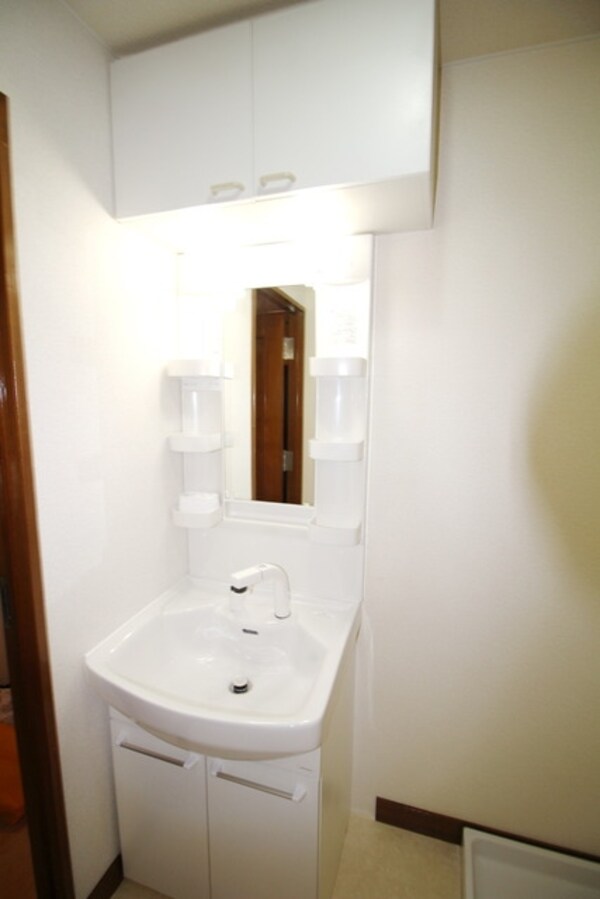 洗面(★朝の支度に便利な独立洗面台付です　※別部屋のお写真です★)