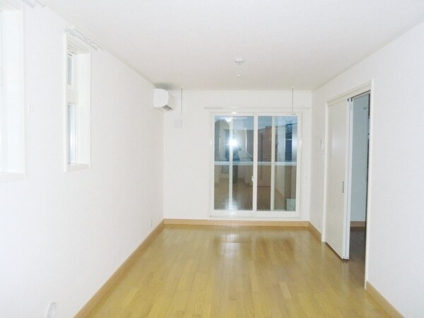 リビング・居室(★広々使える11.2帖のリビングです★)