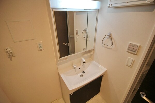 洗面(★朝の身支度にも困らない独立洗面台★)