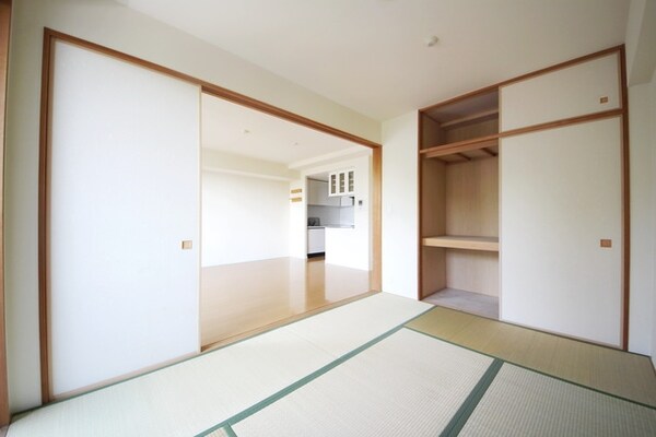 寝室(★6帖の和室★)