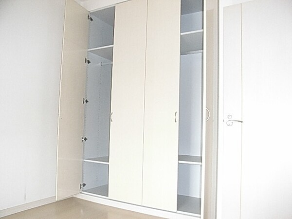 設備(★洋室６．８帖のクローゼットスペースです★)