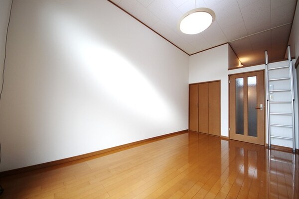 リビング・居室(★洋室7.5帖で広めですよ★)