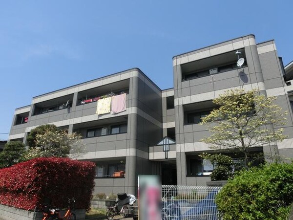 外観(★閑静な住宅街・３階建てのマンションです★)
