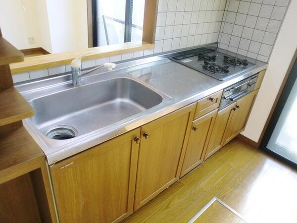 キッチン(★三口ガスコンロ付のキッチンです★)