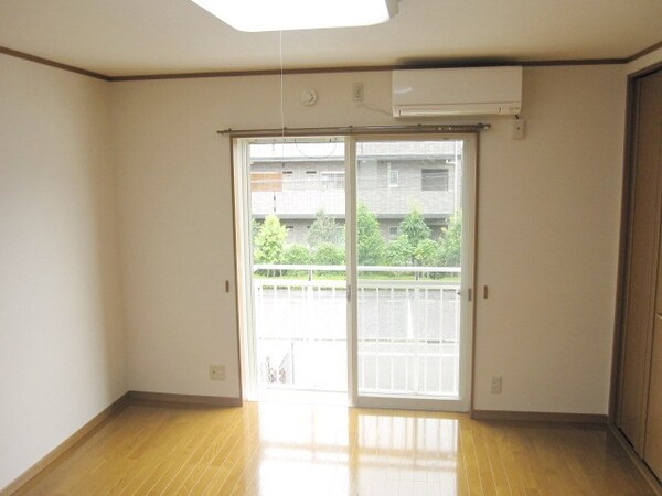 リビング・居室(★日当たりの良い、８帖の広いお部屋です★)