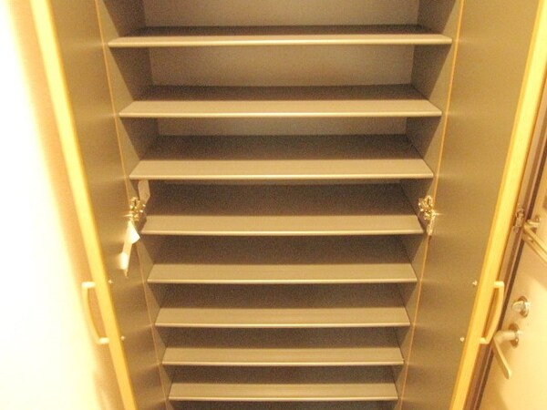 設備(★しっかり収納できるシューズボックスです★)