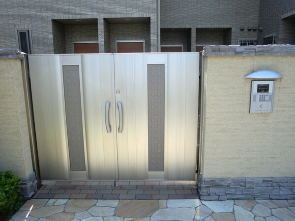 エントランス(★門扉オートロック付です★)