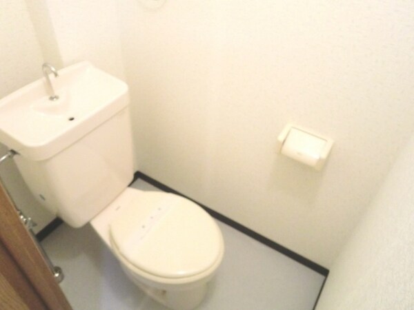 トイレ(★トイレに窓もあります★)