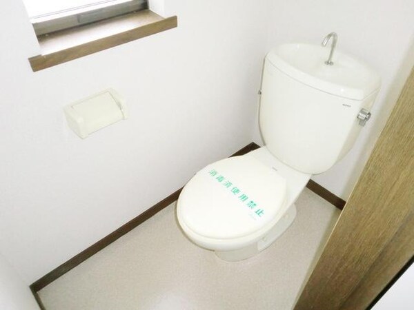 トイレ(★小窓のついているトイレです★)