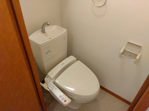 トイレ(温水便座付き♪)