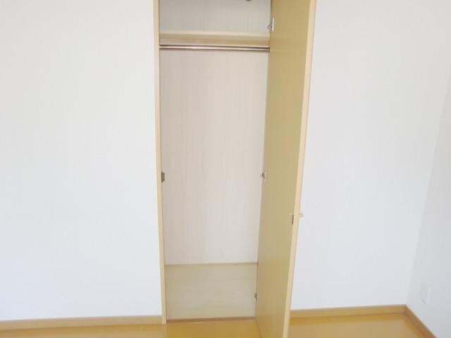 物件内観写真3　(★洋室の収納スペースです★)