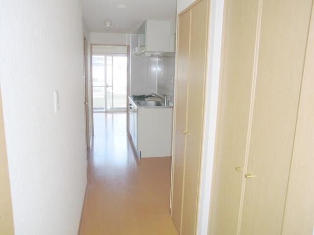 物件内観写真9　(★玄関側から見た室内スペースです★)