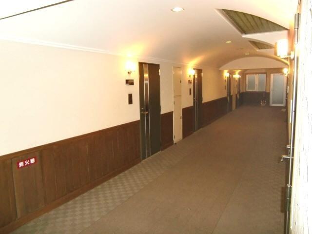 物件内観写真15　(★建物内のエントランスホールです★)