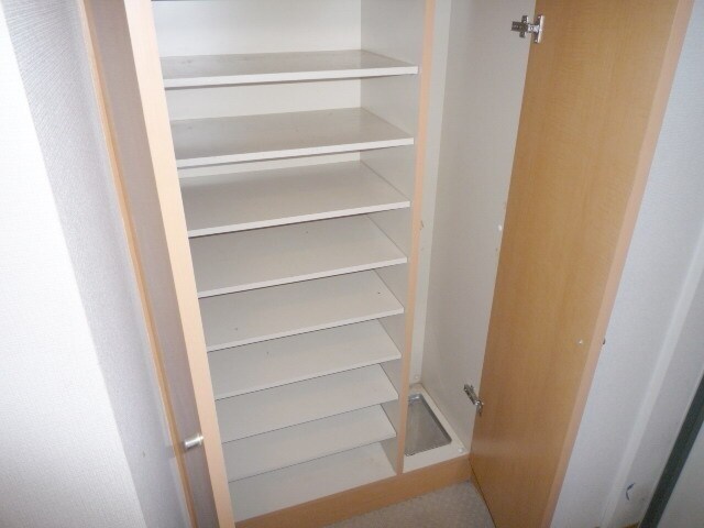 物件内観写真8　(★玄関・下駄箱★)