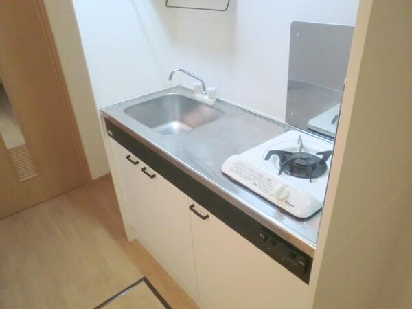 キッチン(★ガス１口システムキッチンで調理スペースもございます★)