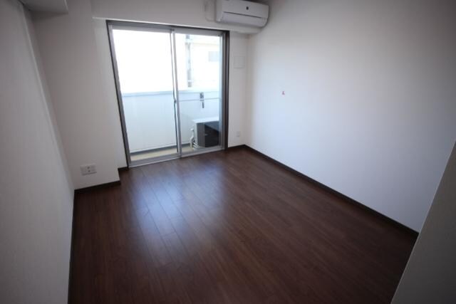 物件内観写真2　(★居室★)