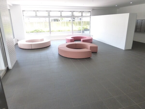 エントランス(★お洒落なエントランスホールです★)