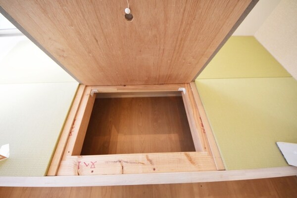 設備(床下収納)