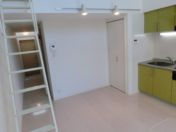 その他(★明るい色合いのフローリングがとてもさわやかな8.5帖のL…)