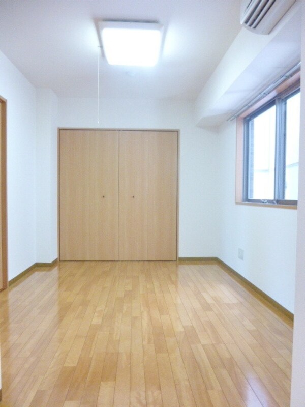 リビング・居室(★洋室9.4帖のお部屋になっております★)