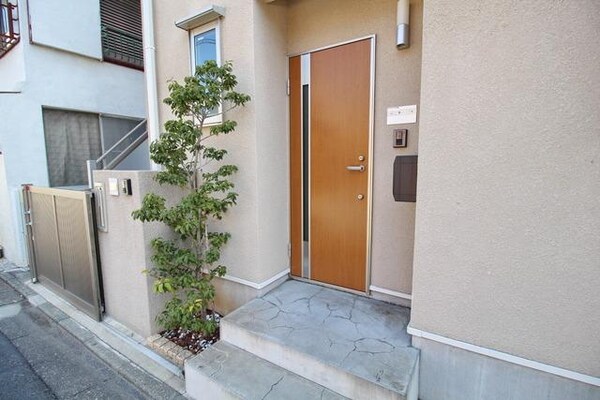 エントランス(★オシャレなエントランススペースです★)