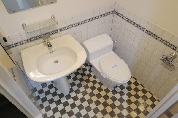 洗面(★トイレと洗面所が同じ部屋にございます★)