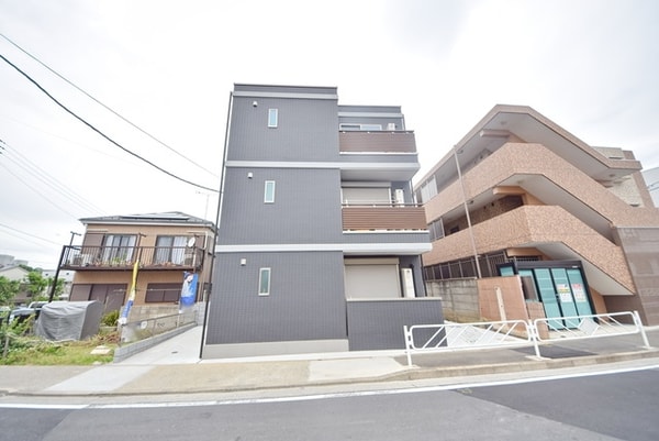 外観(★新築の3階建てマンションです★)