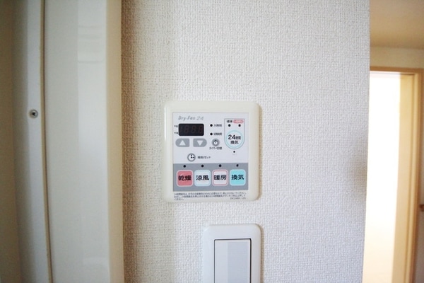 設備(★雨の日にも安心の浴室乾燥機付きです★)