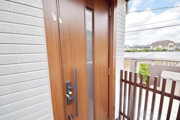 玄関(★ダブルロック・電動防犯シャッターございます★)