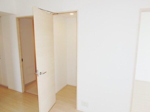 設備(★ＬＤＫ内の収納です★)
