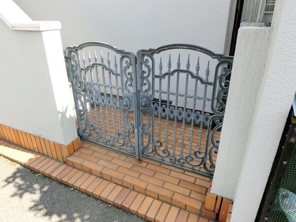 エントランス(★お洒落なエントランス戸★)