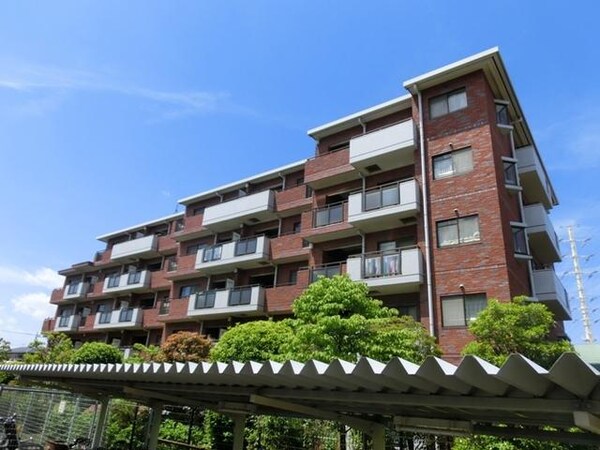 外観(★お洒落な外観タイル貼り・南向き日当たり良好です★)