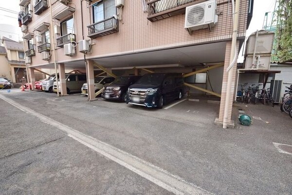 駐車場(タウンハウジング府中店まで)