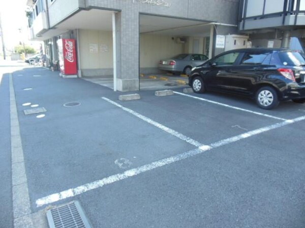 駐車場(～敷地内に駐車場はもちろん完備していますよ～)