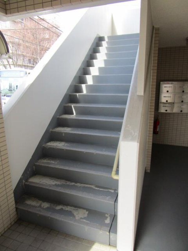 その他(★二階へ続く階段です★)