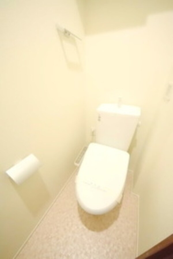 トイレ(同物件別部屋参考写真)