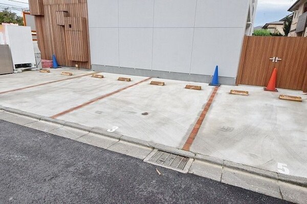 駐車場(タウンハウジング府中店まで)