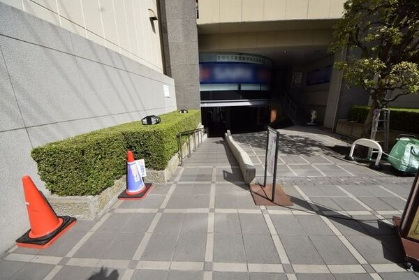 エントランス(タウンハウジング府中店まで)
