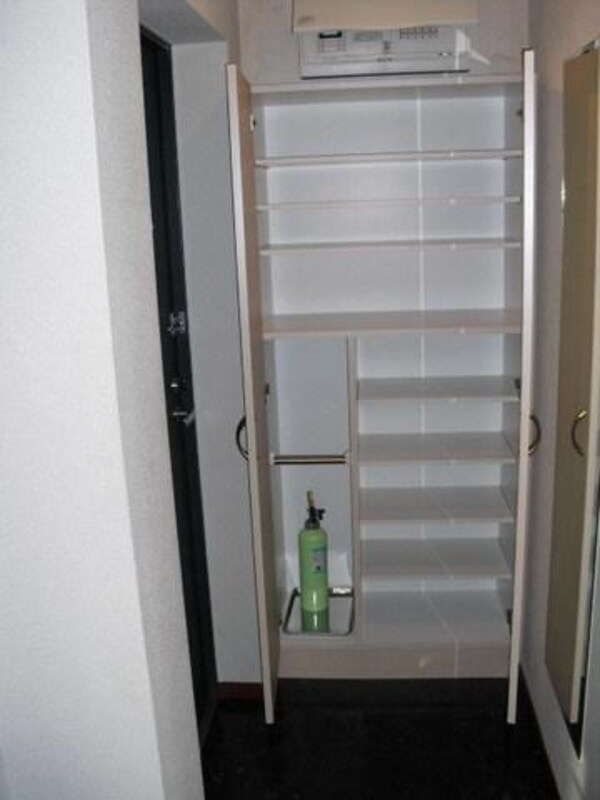 玄関(※別部屋参考写真※)