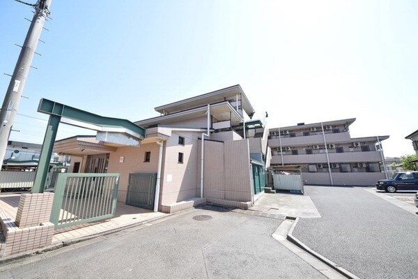 外観(★広い敷地の建物です★)