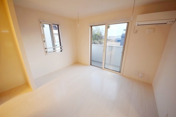 収納(★２面採光の明るい部屋です★)