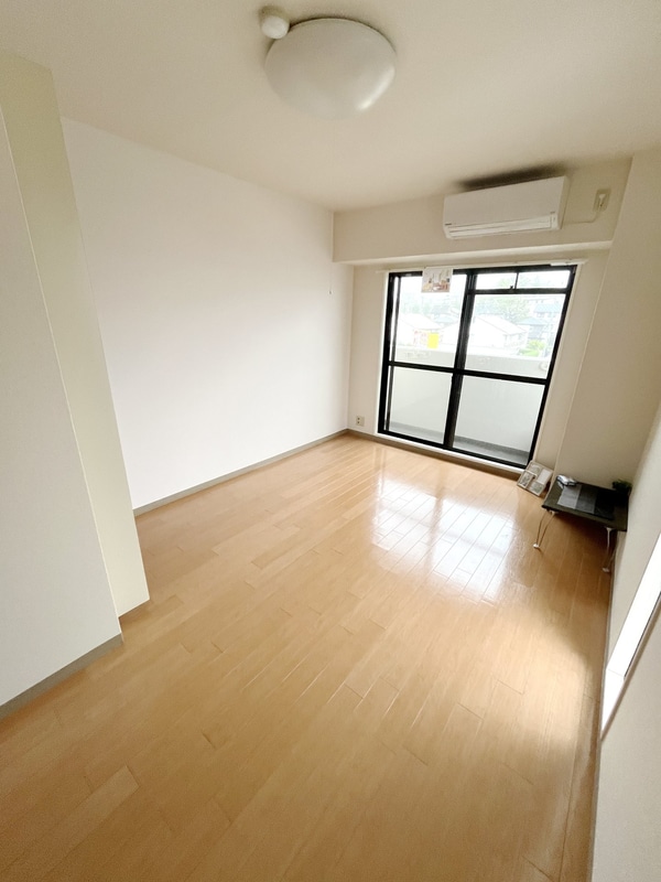 リビング・居室(最上階角部屋で二面採光です♪)